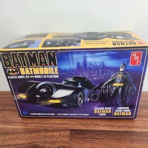AMT Batman Batmobile Plastic Model Kit in 1/25 Scale with Resin Batman Figure! N